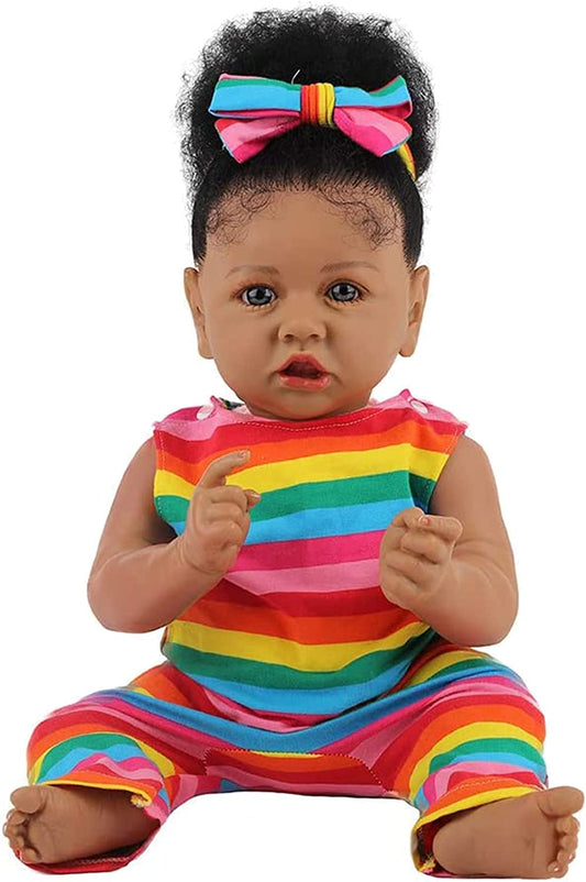 Bebé Reborn negra, 55cm, roupa coloridas e acessórios,